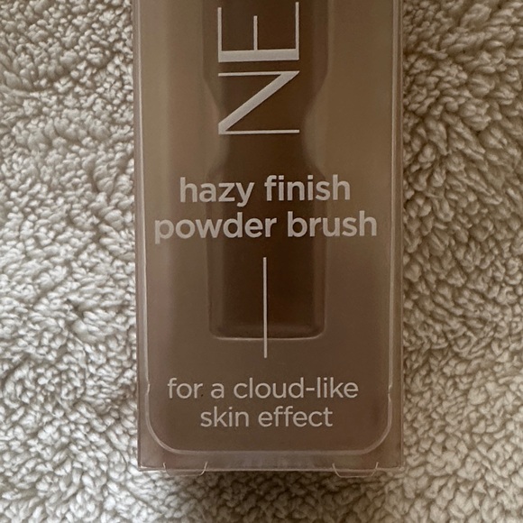 Real Techniques New Nudes Limited Edition Powder Brush - Picture 3 of 4